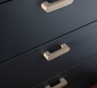 children's bedroom, bespoke wooden handle, black lacquer finish, chest of drawers